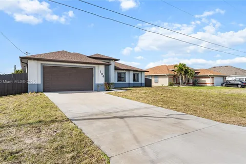 104 SW 34th PL, Cape Coral FL 33991