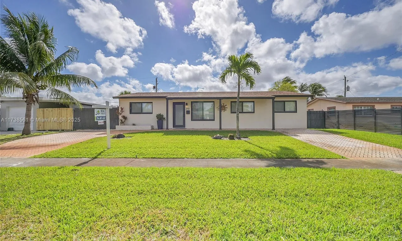 210 NW 40th St, Deerfield Beach FL 33064