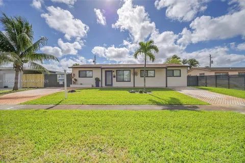 210 NW 40th St, Deerfield Beach FL 33064