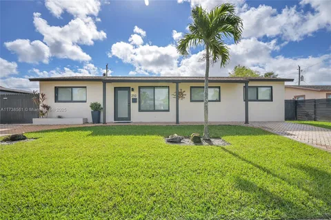 210 NW 40th St, Deerfield Beach FL 33064