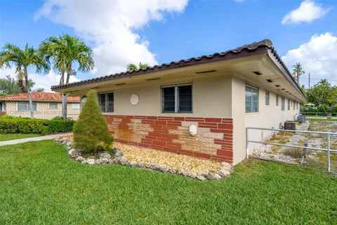 247 N Royal Poinciana Blvd, Miami Springs FL 33166