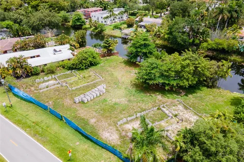 11595 W Biscayne Canal Rd, Miami FL 33161