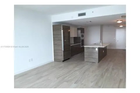 460 NE 28 ST # 3203, Miami FL 33137