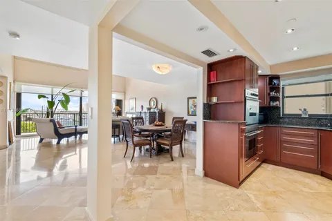 801 N Venetian DR # 706, Miami FL 33139