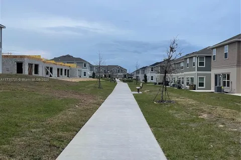 752 Stoney Pionte # 1, Davenport FL 33896