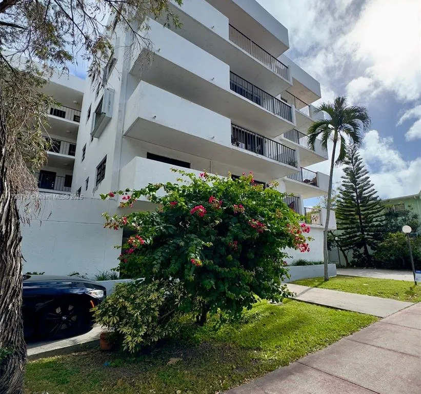 8255 Abbott Ave # 208, Miami Beach FL 33141