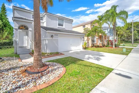 2324 NW 157th Ave, Pembroke Pines FL 33028