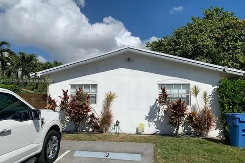 101 NW 56th Ct # 2, Oakland Park FL 33309