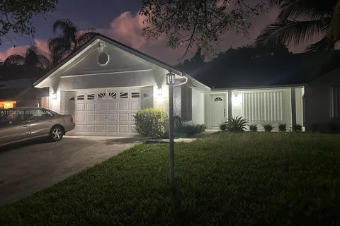 9771 SW 216th Ter, Cutler Bay FL 33190