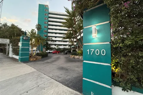 1700 NW N River Dr # 102, Miami FL 33125