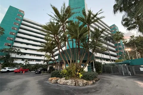 1700 NW N River Dr # 102, Miami FL 33125