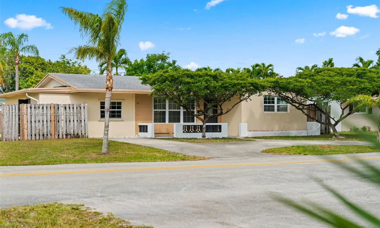 6461 Grant Ct, Hollywood FL 33024