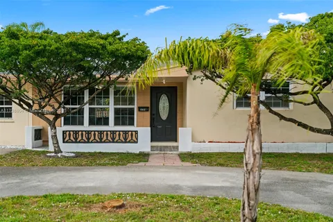 6461 Grant Ct, Hollywood FL 33024