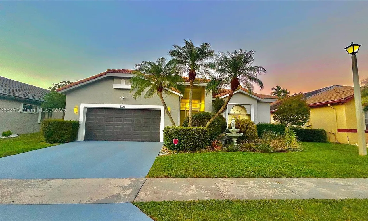 8725 NW 75th Pl, Tamarac FL 33321