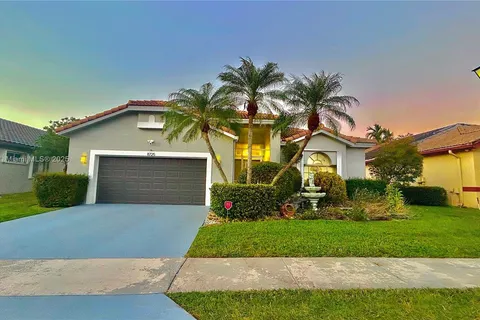 8725 NW 75th Pl, Tamarac FL 33321