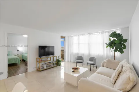 6039 Collins Ave # 709, Miami Beach FL 33140