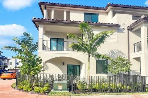 4236 NW 82nd Ave, Doral FL 33166