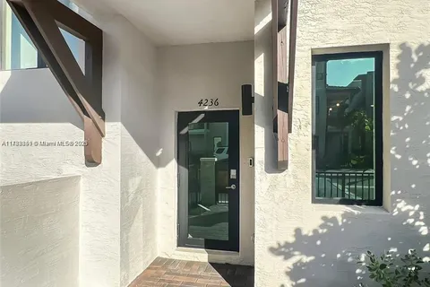 4236 NW 82nd Ave, Doral FL 33166