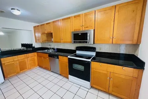 9220 NW 14th St # 272, Pembroke Pines FL 33024