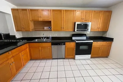 9220 NW 14th St # 272, Pembroke Pines FL 33024