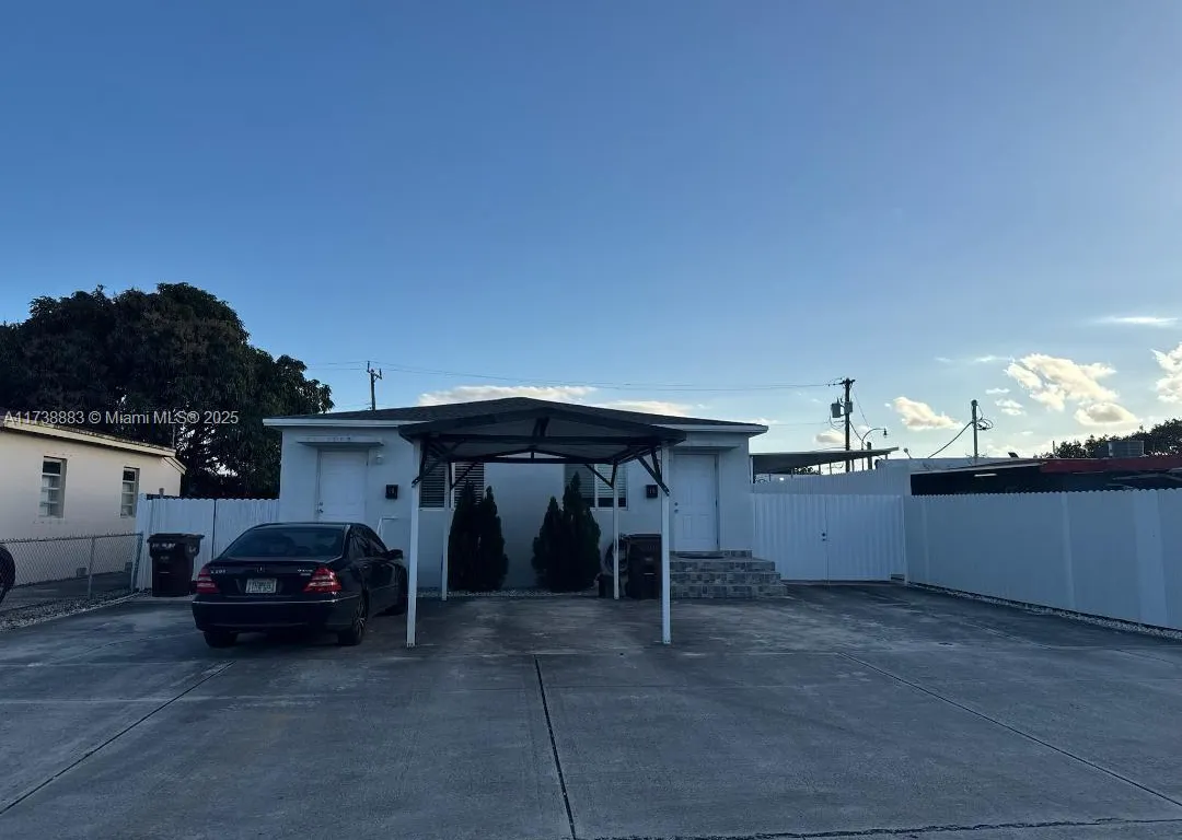 16 E 15th St # 18, Hialeah FL 33010