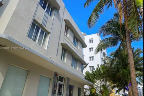 3710 Collins Ave # 206, Miami Beach FL 33140