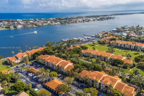 160 Yacht Club Way # 110, Hypoluxo FL 33462