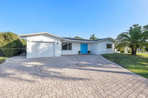 10561 NW 22nd St, Pembroke Pines FL 33026