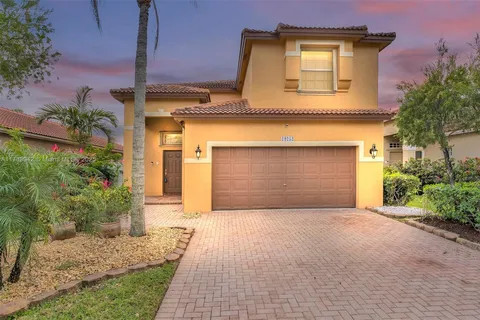 19252 NW 14th St, Pembroke Pines FL 33029