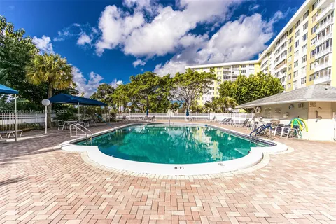 4350 Hillcrest Dr # 812, Hollywood FL 33021