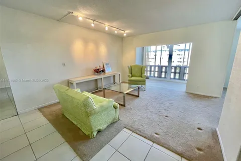 4350 Hillcrest Dr # 812, Hollywood FL 33021