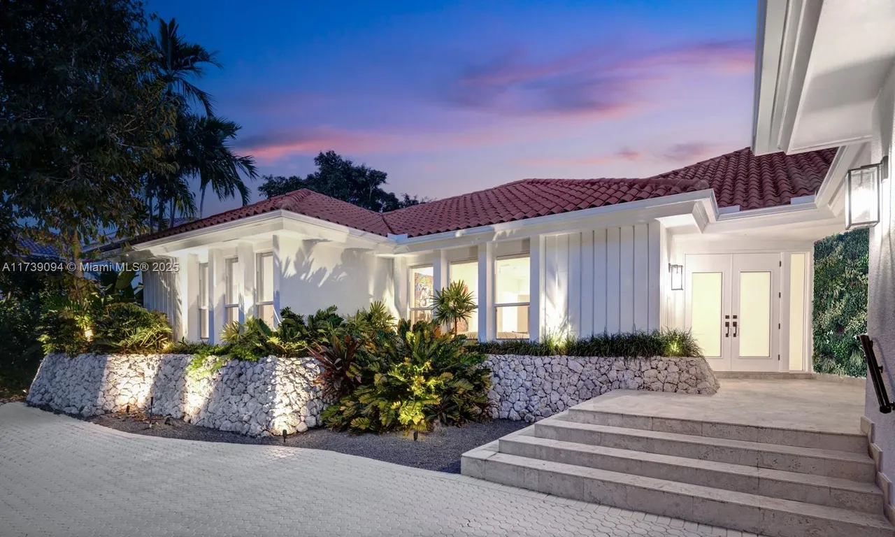 7155 E Lago Dr, Coral Gables FL 33143