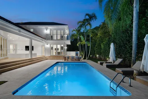 7155 E Lago Dr, Coral Gables FL 33143