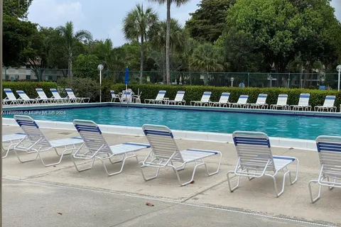 504 Gardens Dr # 204, Pompano Beach FL 33069