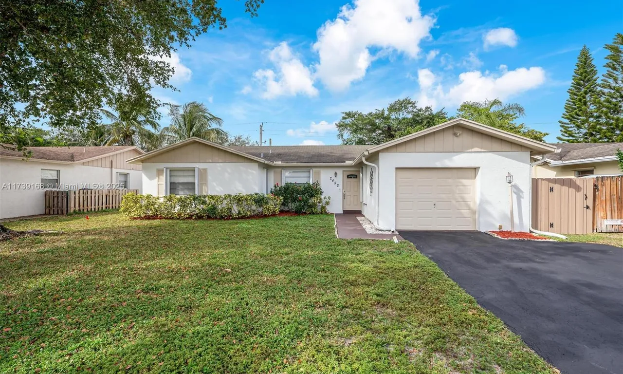 2452 NW 98th Ln, Coral Springs FL 33065