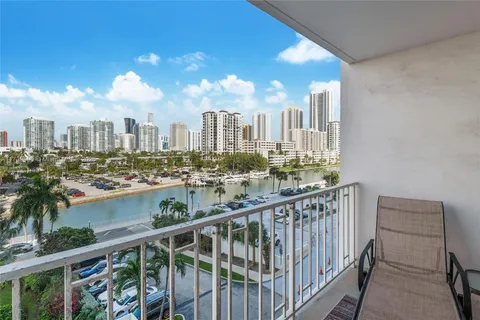 500 Bayview Dr # 517, Sunny Isles Beach FL 33160