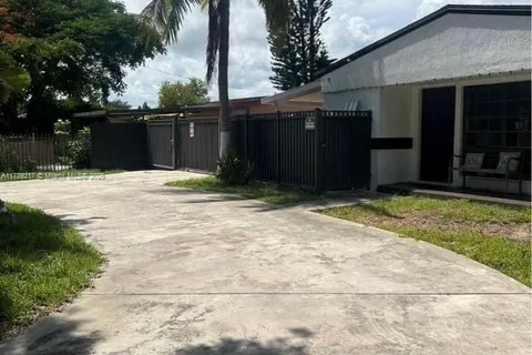 9331 Marine Dr, Cutler Bay FL 33189