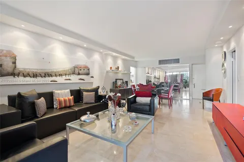 5005 Collins Ave # 212, Miami Beach FL 33140