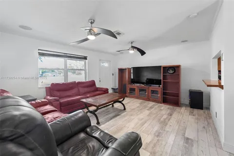 861 Magnolia, Lake Park FL 33403