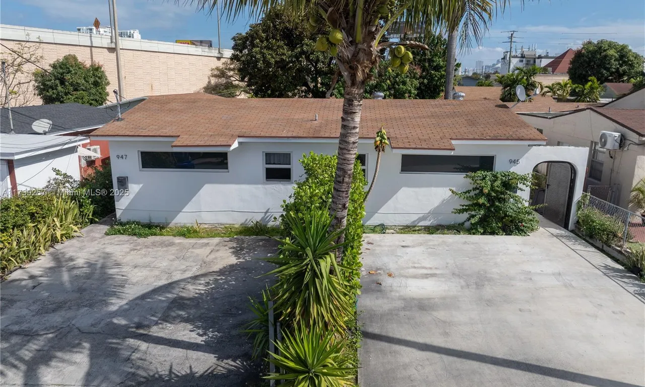 945 NW 22nd Pl, Miami FL 33125