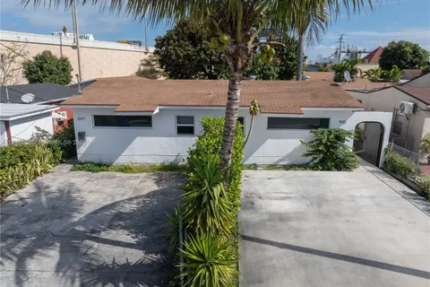 945 NW 22nd Pl, Miami FL 33125