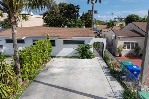 945 NW 22nd Pl, Miami FL 33125