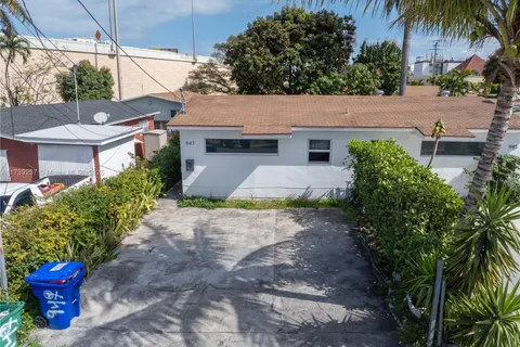 945 NW 22nd Pl, Miami FL 33125