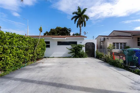 945 NW 22nd Pl, Miami FL 33125