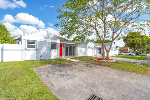 10551 SW 207th St, Cutler Bay FL 33189