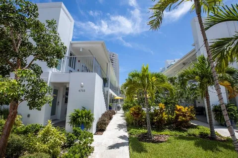 6755 Harding Ave, Miami Beach FL 33141