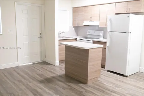 6034 Arthur St # 9, Hollywood FL 33024
