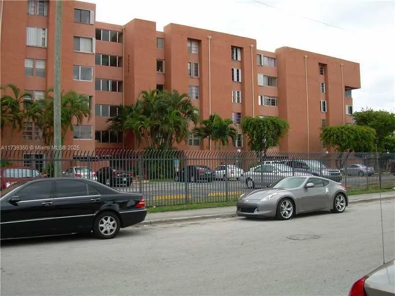 750 NW 43 AV # 314, Miami FL 33126