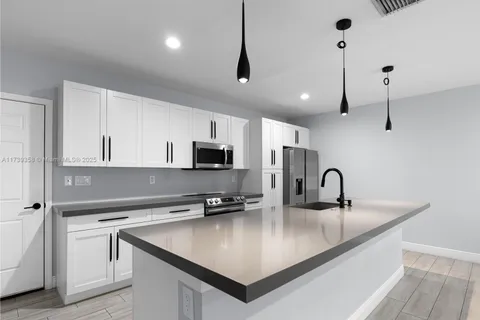 116 NW 41st St # 112, Oakland Park FL 33309