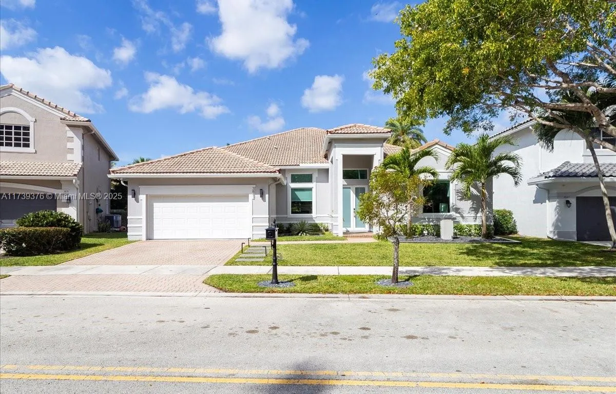 3847 Crestwood Cir, Weston FL 33331